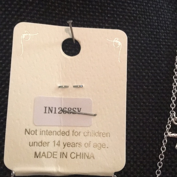 New. 40” Silver Coastal Necklace with Starfish - Picture 2 of 4